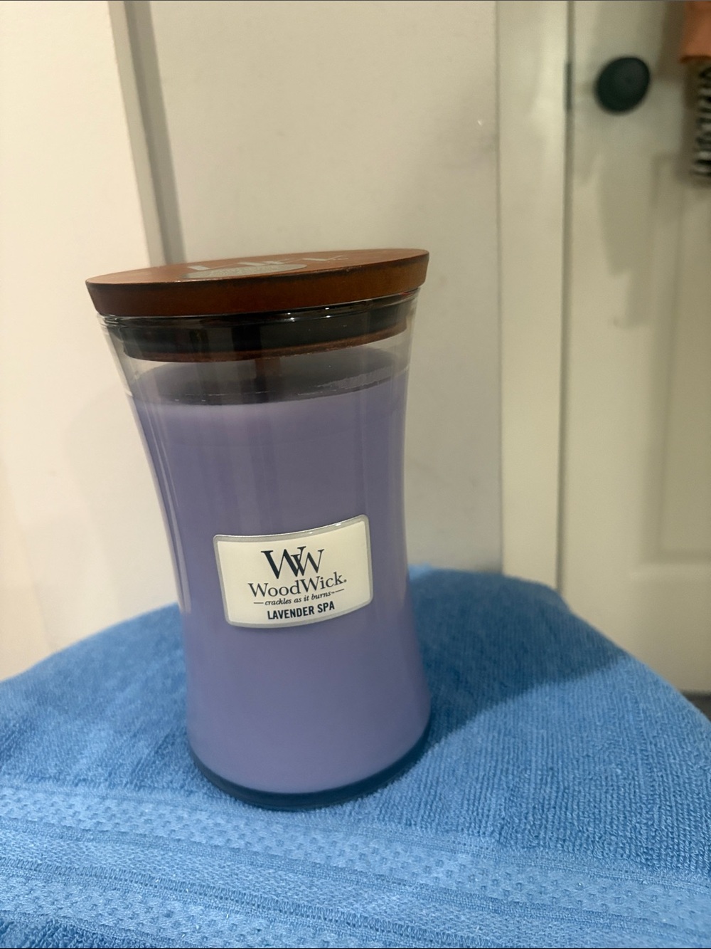 Woodwick Lavender Spa Large Jar Candle - Lavender Purple with Wooden Lid